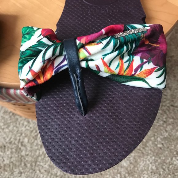 Havaianas White with Tropical Flowers Thong Sandals Size 9/10W - Picture 5 of 7